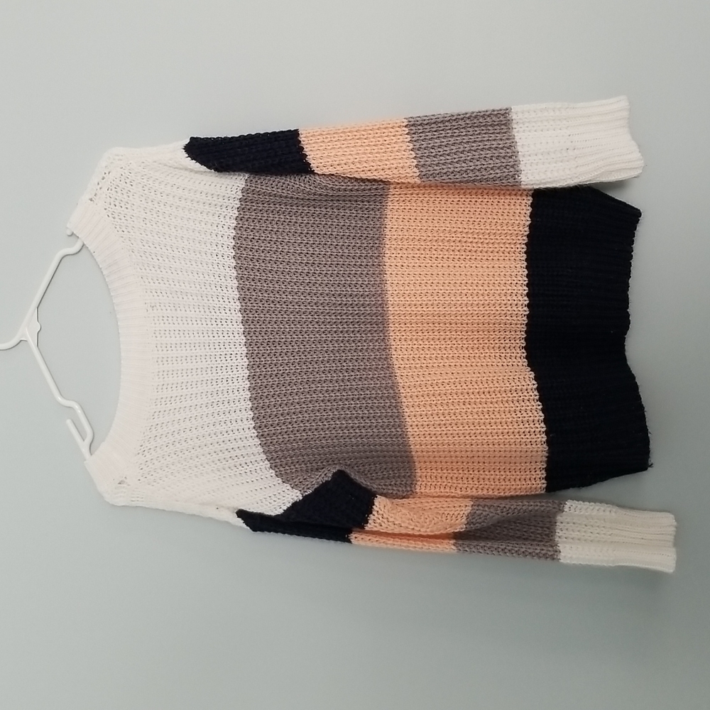 Color Block Sweater - Picture 4 of 5